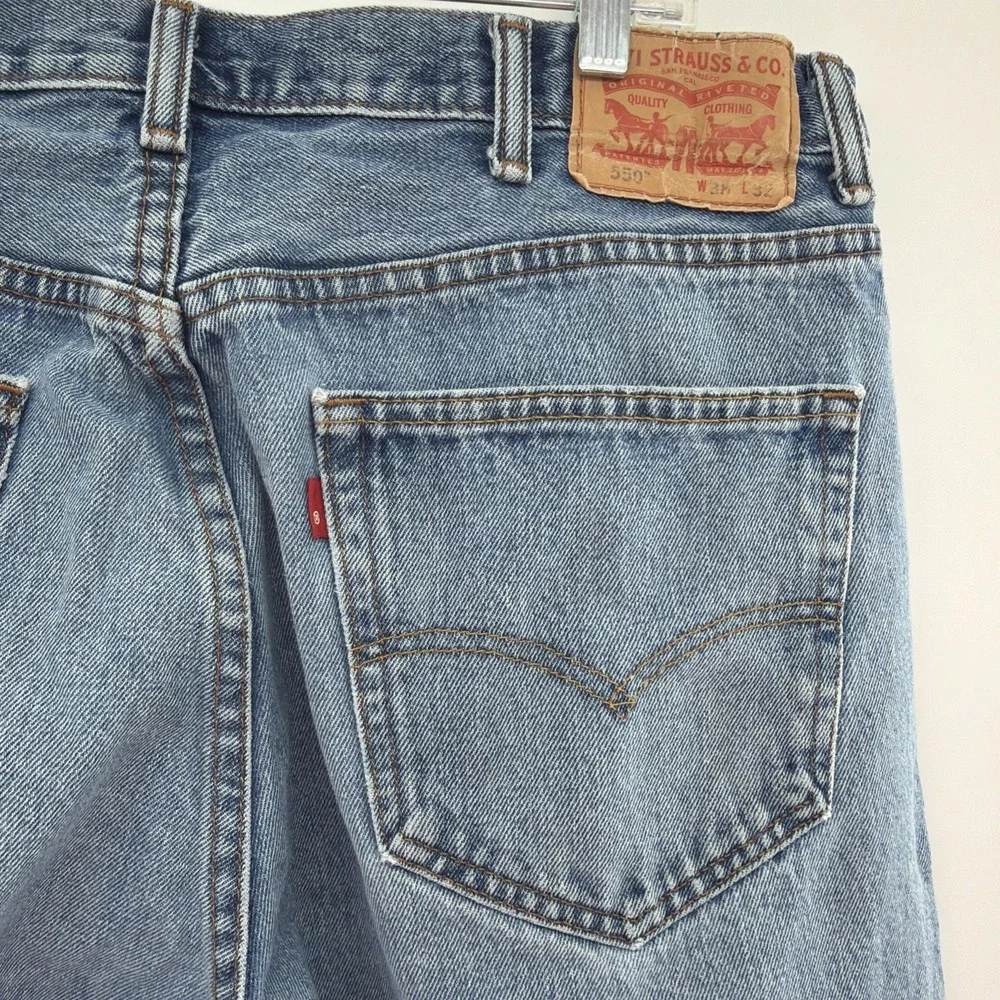 Levis Jeans 550 Relaxed Fit Blue Medium Wash Mens Size 38x32 High Rise